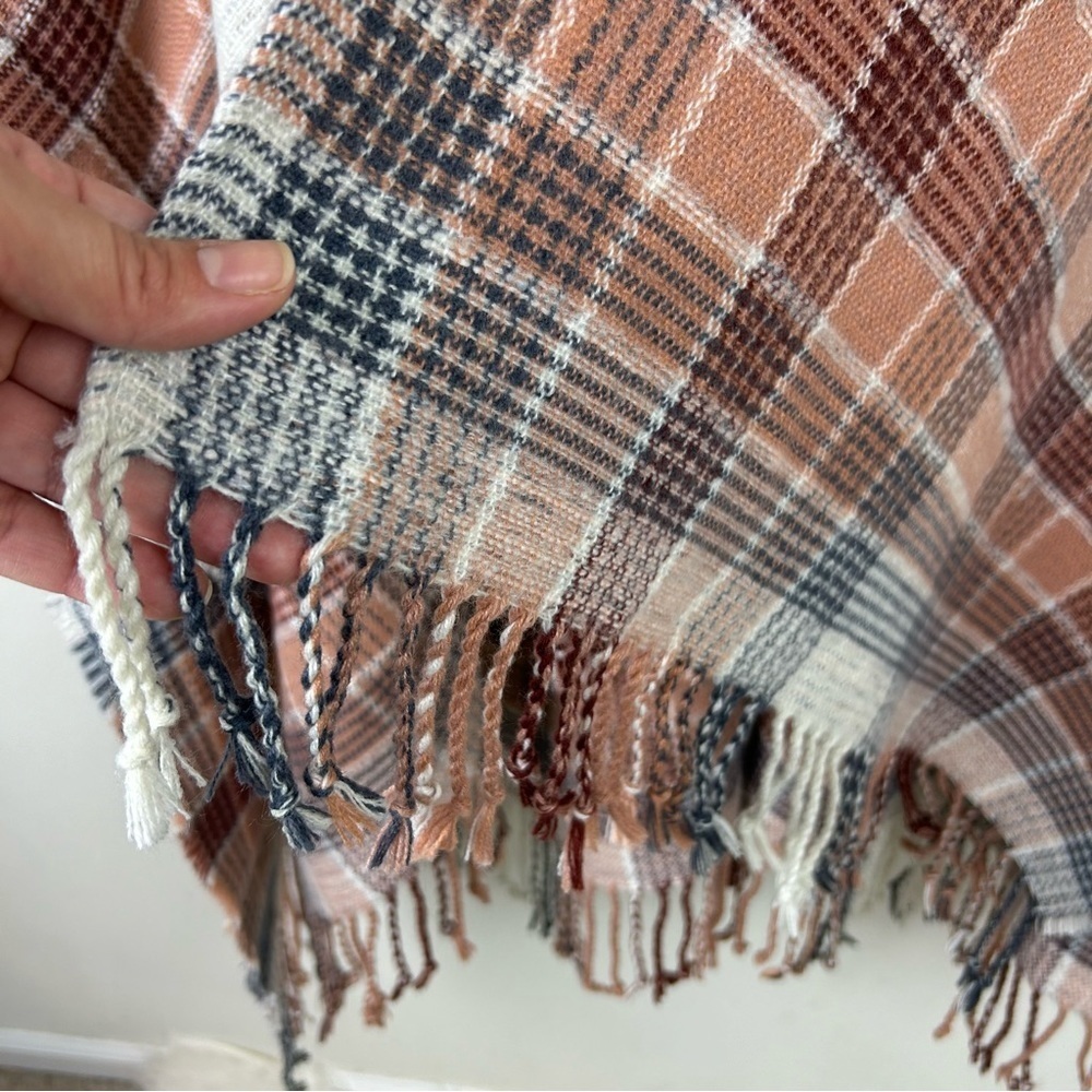 NWT Universal Thread Ruana poncho - Picture 5 of 13